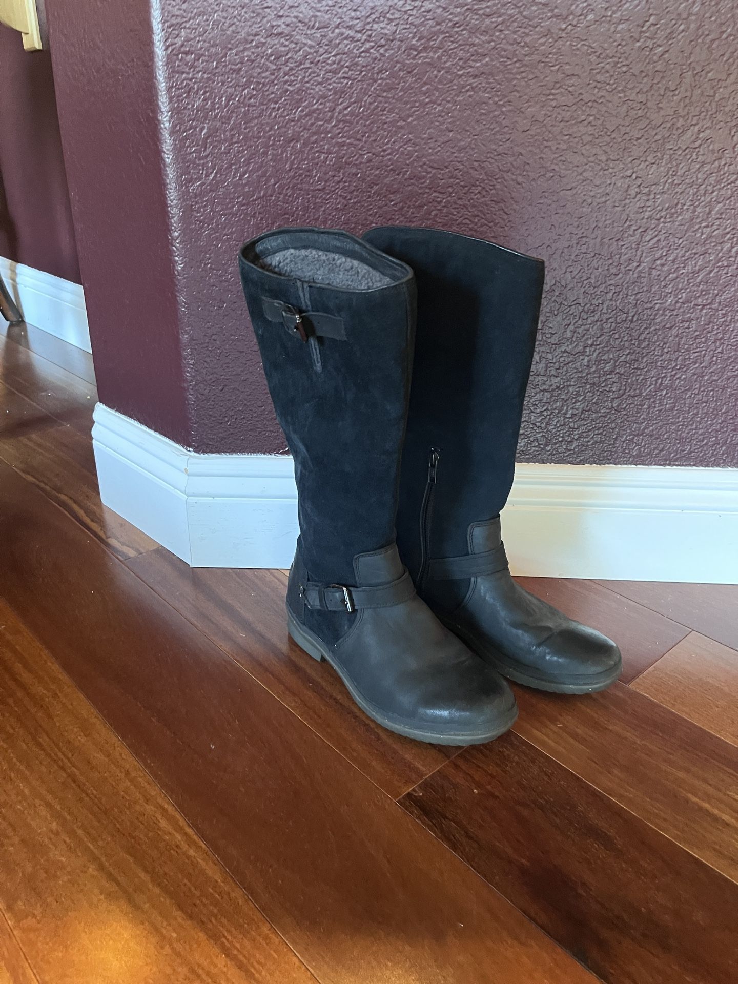 Black Ugg Boots size 8 1/2