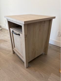 Nightstand with 2 USB ports