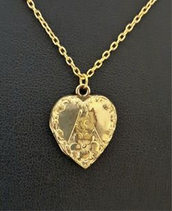 Vintage Victorian Gold Heart Locket Necklace