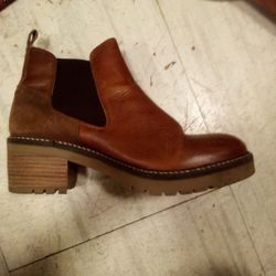Size 11m Woman's Leather Boots