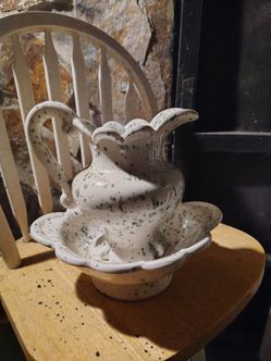 Small pitcher and wash bowl