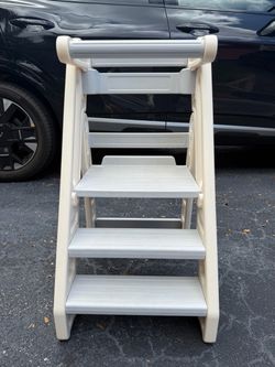 Onasti Foldable 3-Step Toddler Stool in beige/gray