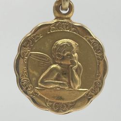 14K Yellow Gold Angel Cherub Scalloped Round Engraved Medallion Pendant