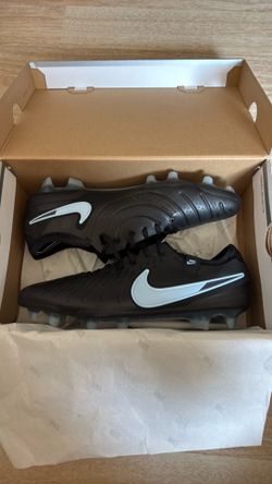 Nike Tiempo Legend 10 Elite (size 10)