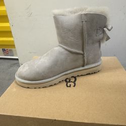 UGG WOMEN BOOTS- Never Worn 