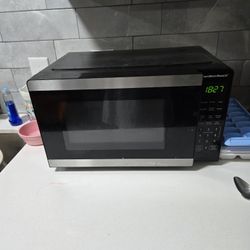 Almost new microwave