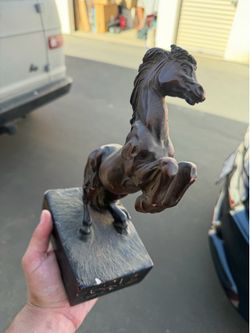 Horse statue by Austin 1996