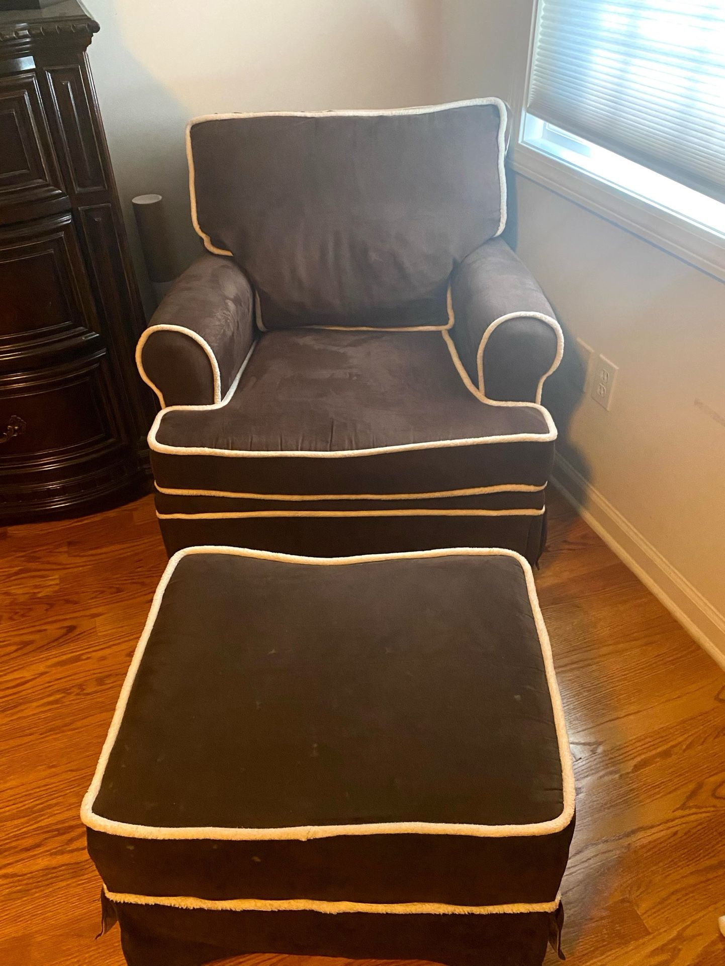 Rockabye glider with ottoman