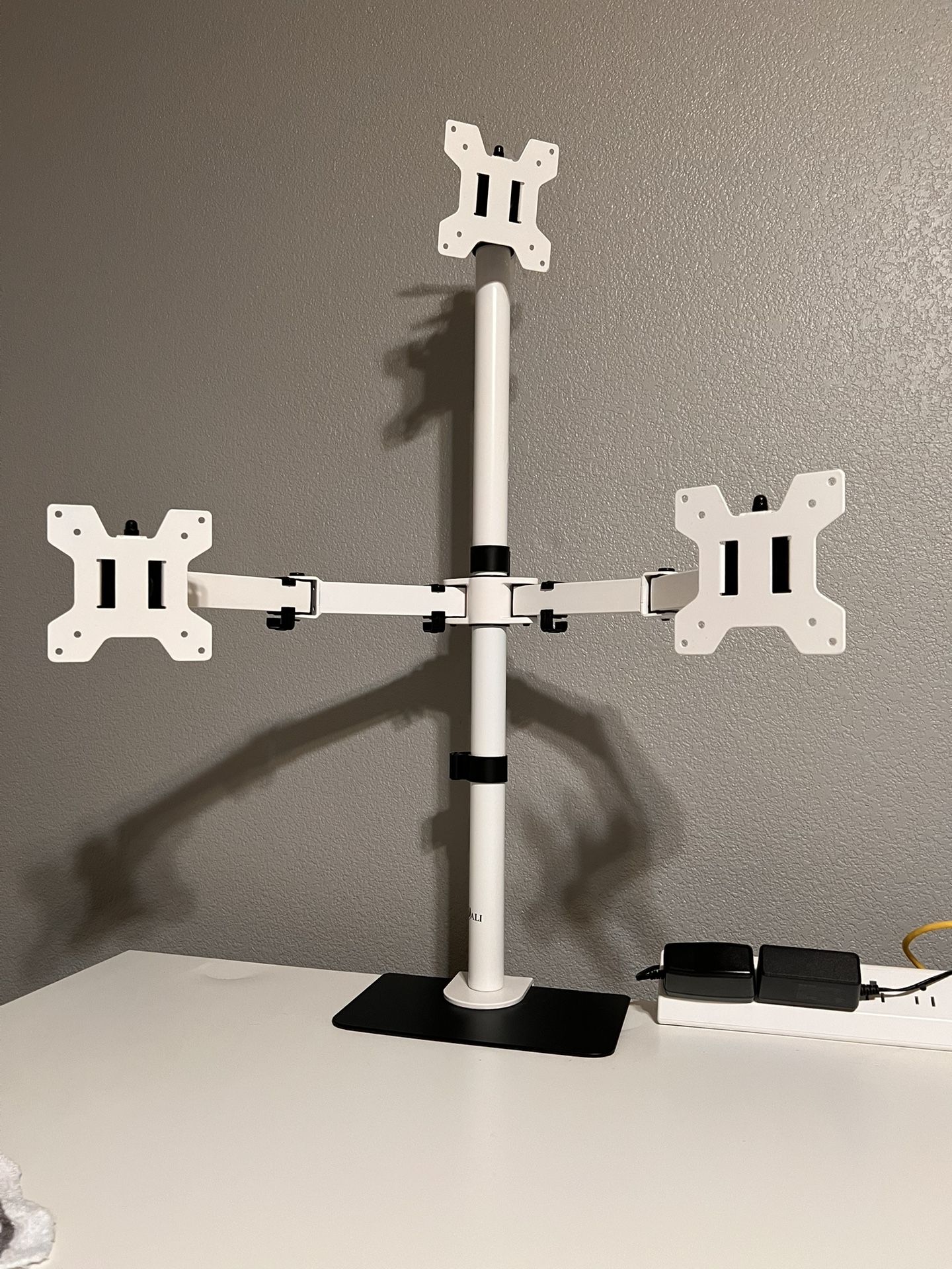 Triple monitor Mount + Desk Mount Reinforcement