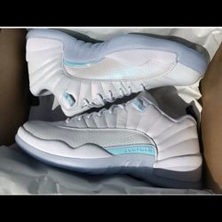 DS NEW JORDAN 12 LOW EASTER SIZE 8.5