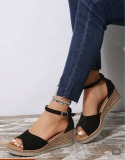 Women’s heels size 8 NEW