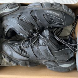 Balenciaga Trackrunners 