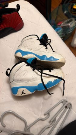 Air Jordan 9 Retro Low “University Blue”.