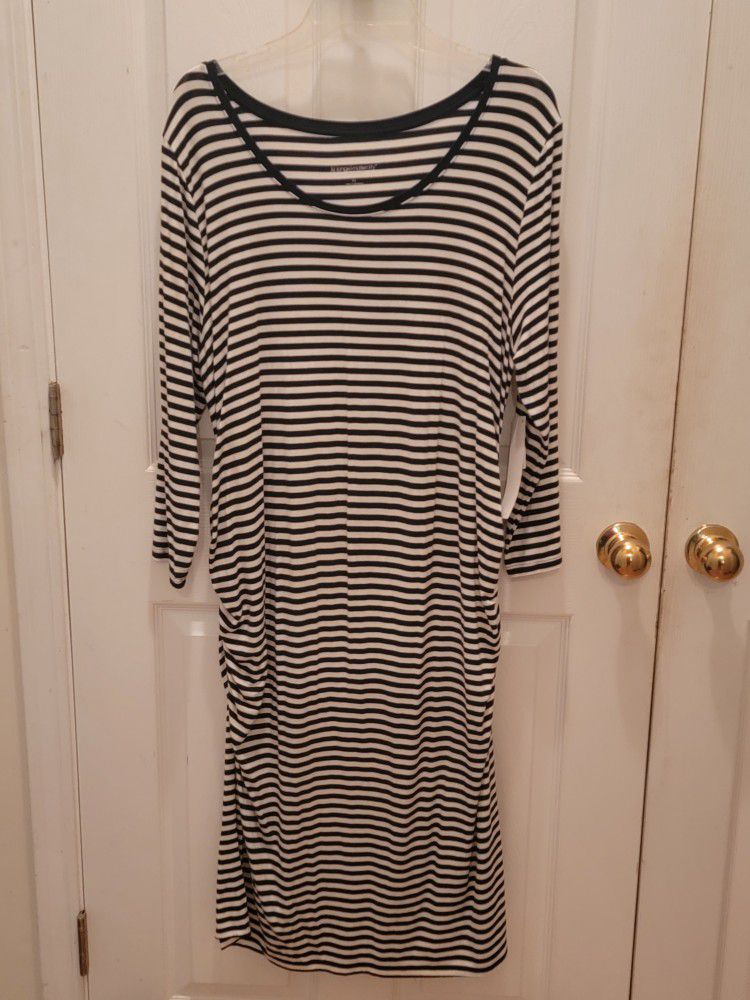 Liz Lange Maternity Black & White Striped Dress with 3/4 Length Sleeves -Size XL