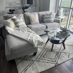 Sectional/pull Out Couch 