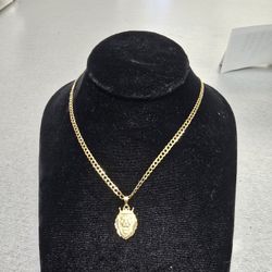 14k Gold Chain With King Lion With Crown Pendant.