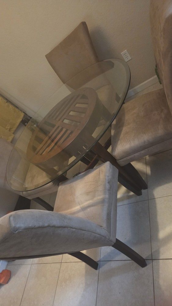 Dining Table W/ 4 Chairs