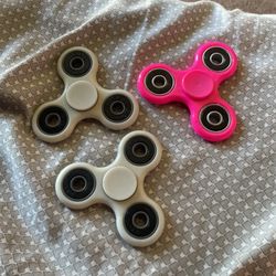 3 Fidget spinners