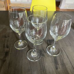 4 Free Wine Glasses