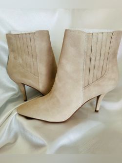 Vince Camuto Ambind Suede Booties