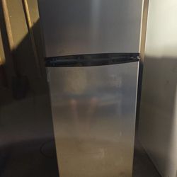 Frigidaire Mini Fridge 