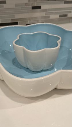 Sky, blue and white bowls