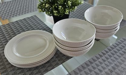 Ori.$264 set. Colleactable dinnerware set Chef's Collection by CIROA