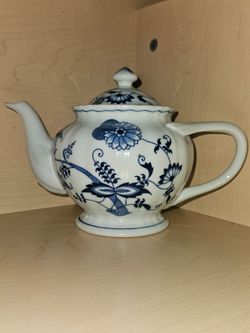 Vintage Blue Danube Teapot with Lid 4 Cup Blue Onion Japan excellent condition