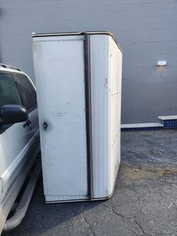 Truck bed cover