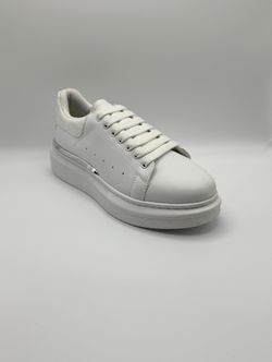 Brand New Comfortable Men Fashion Sneakers - Multiple Sizes