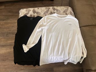 2 Dry Fit Mens XL Long Sleeves (black & white)