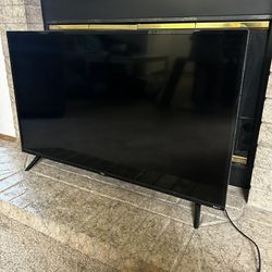 36” RCL Roku TV