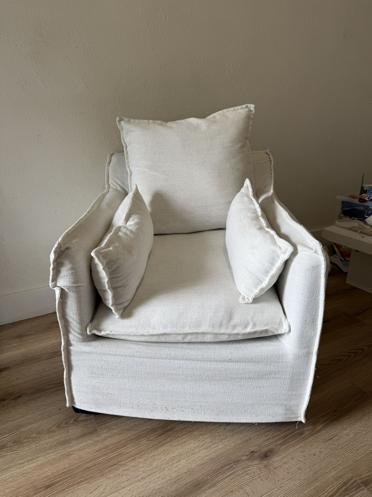 Tommy Bahamas Coastal Swivel Chair Great Conditions!