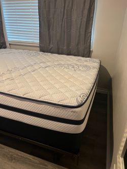 Queen size bed with mattress