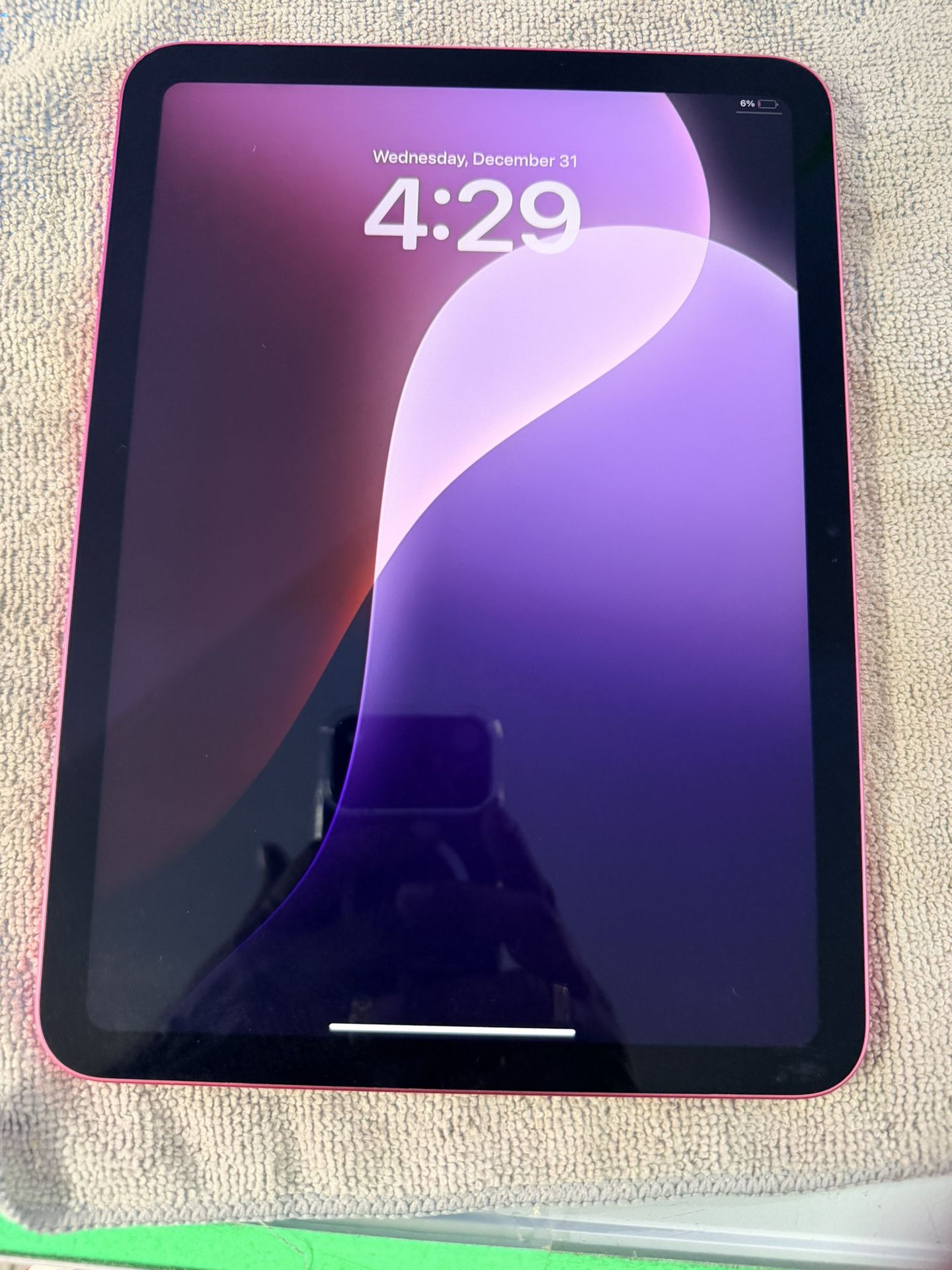 Apple iPad 10th Gen 256GB Storage WIFI in Excellent Condition. Comes with Charger 