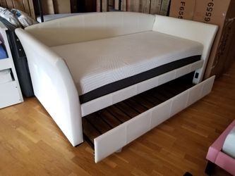 Trundle bed