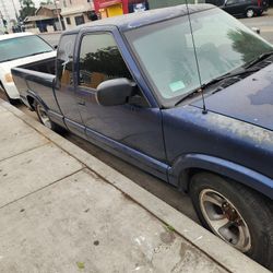 2000 CHEVY S10 $2200 Obo