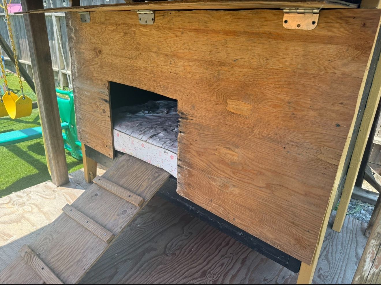 Custom Dog House 🏠