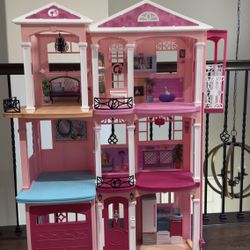 Barbie Dreamhouse- kids girl dollhouse 