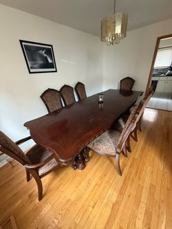 Luxurious Mahogany Wood Table