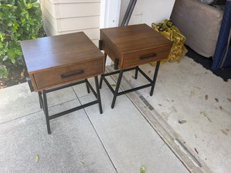 Set of 2 Nightstands with Drawer