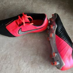 Nike Phantom Venom Size 6.5 Youth