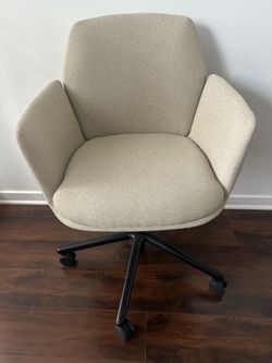 Hayworth Poppy Chair