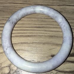 Light lavender jade bangle