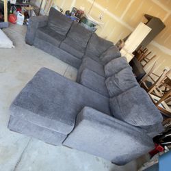 Sectional Couch - DELIVERY AVAILABLE / ENTREGA DISPONIBLE 