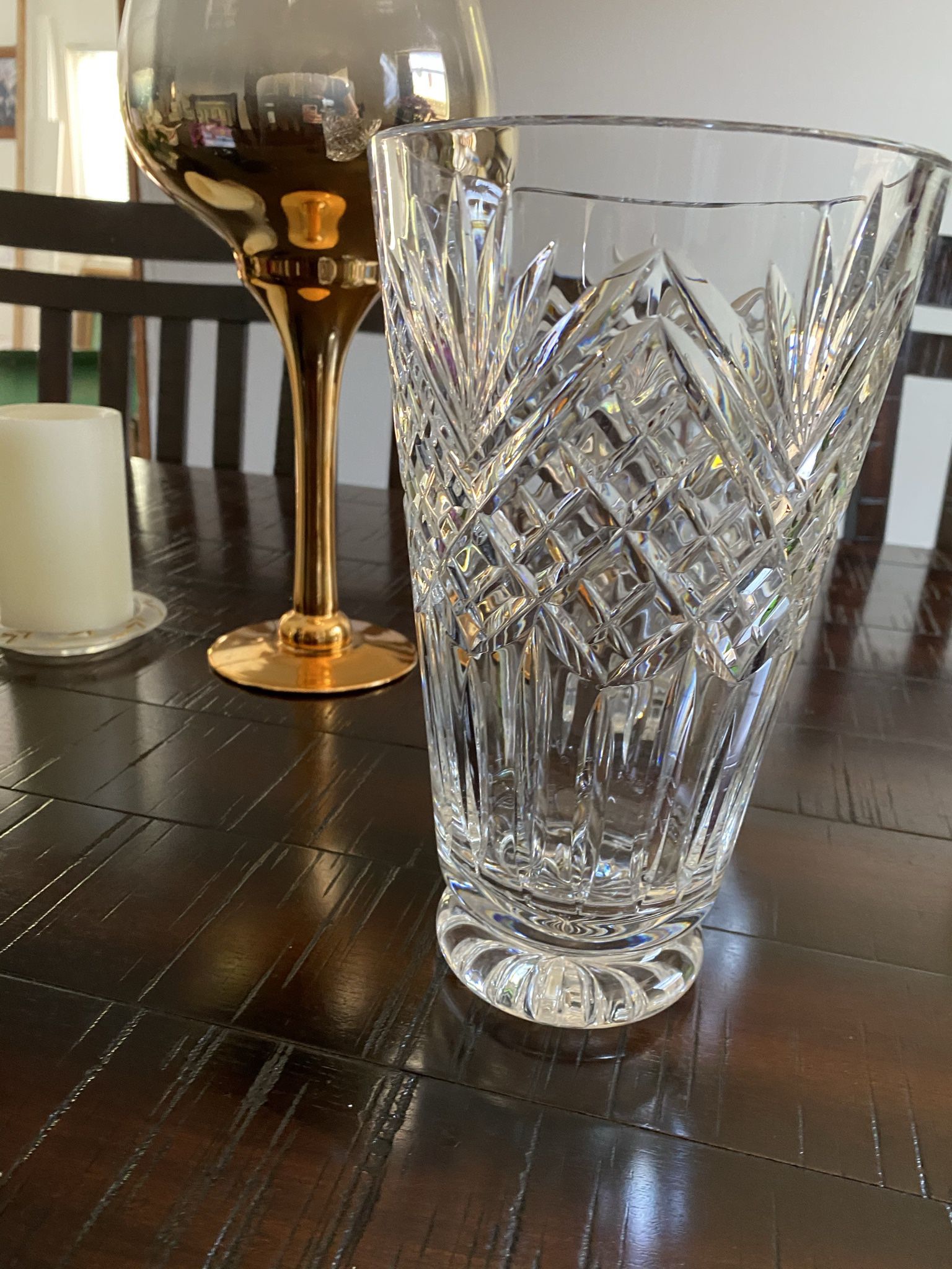 Cristal Vase WATERFORD CRYSTAL . 10 Inches Tall . 