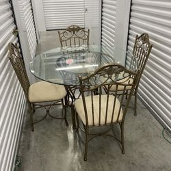 Beautiful Vintage Style Dining Room Table, Chairs, Coffee table, Side Table