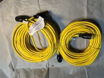 Twist lock extension cord