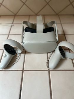 Meta Quest 2 128 GB All-In-One Advanced Virtual Reality Headset Gaming Console
