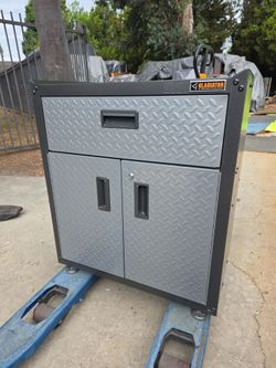 GLADIATOR  GARAGEWORKS CABINET